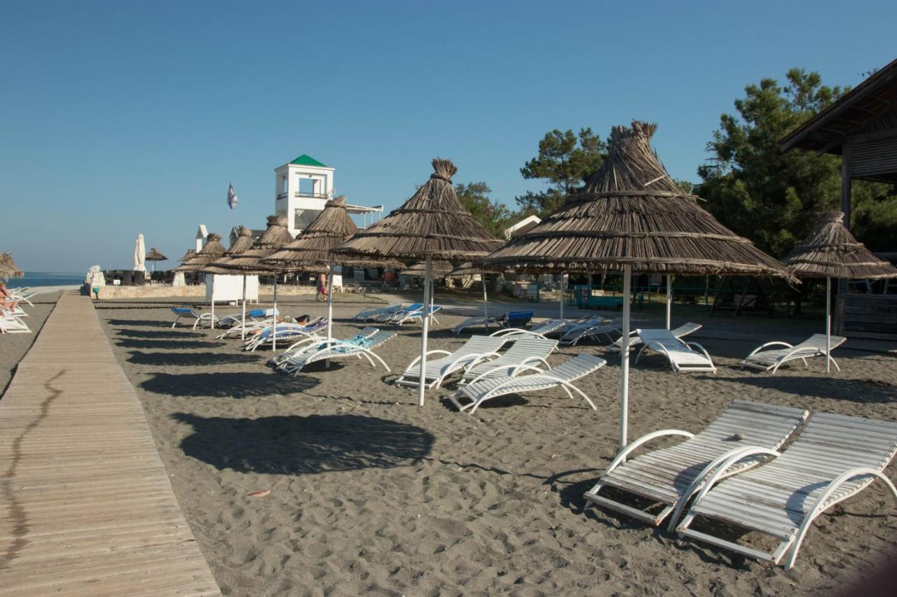 Санаторий Самшитовая Роща Pitsunda Exterior foto